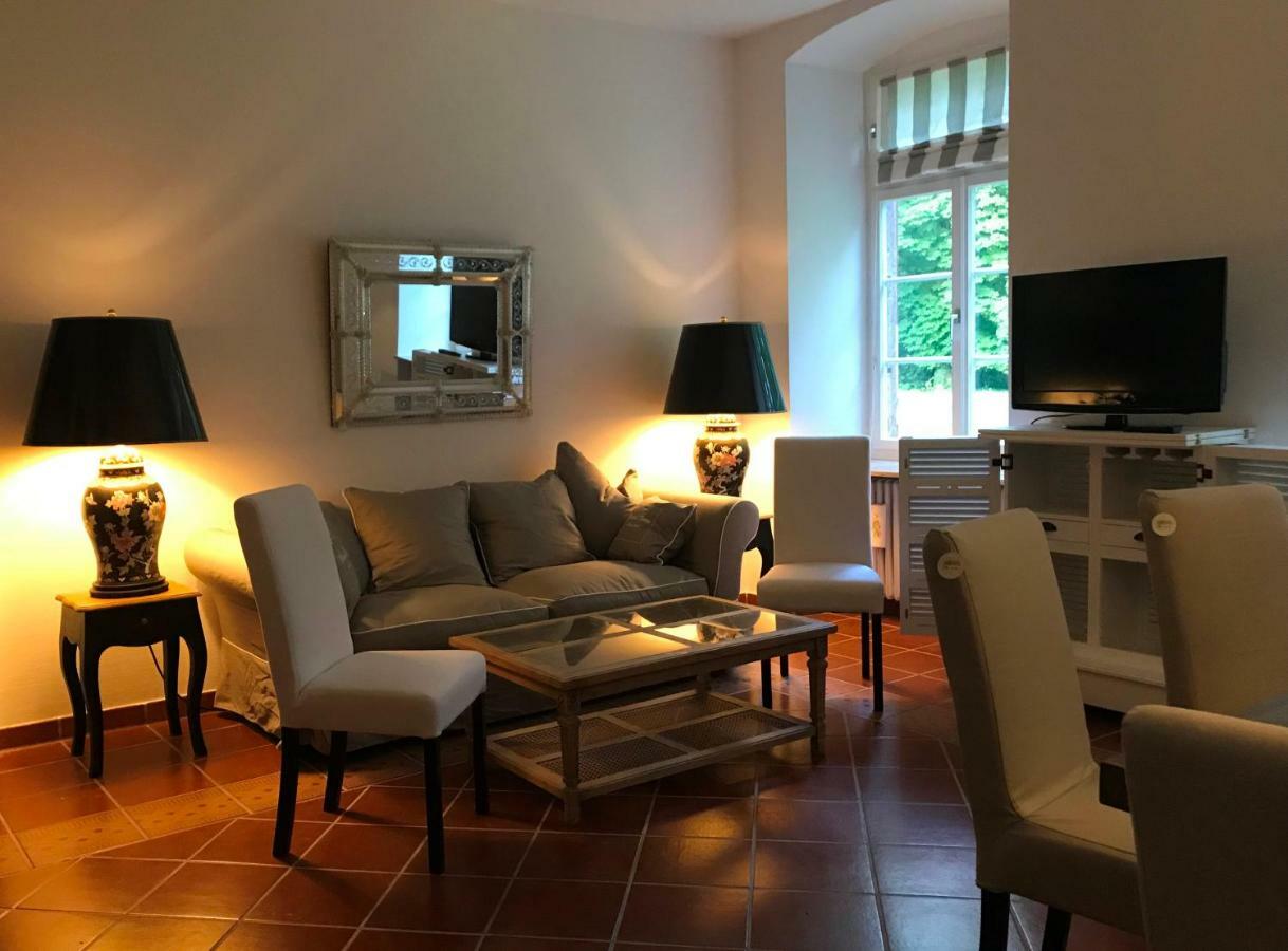 Elegantes Gaesteapartment Verano In Schloss Und Hofgut Langenzell Wiesenbach Esterno foto