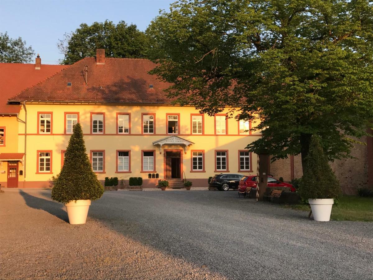 Elegantes Gaesteapartment Verano In Schloss Und Hofgut Langenzell Wiesenbach Esterno foto